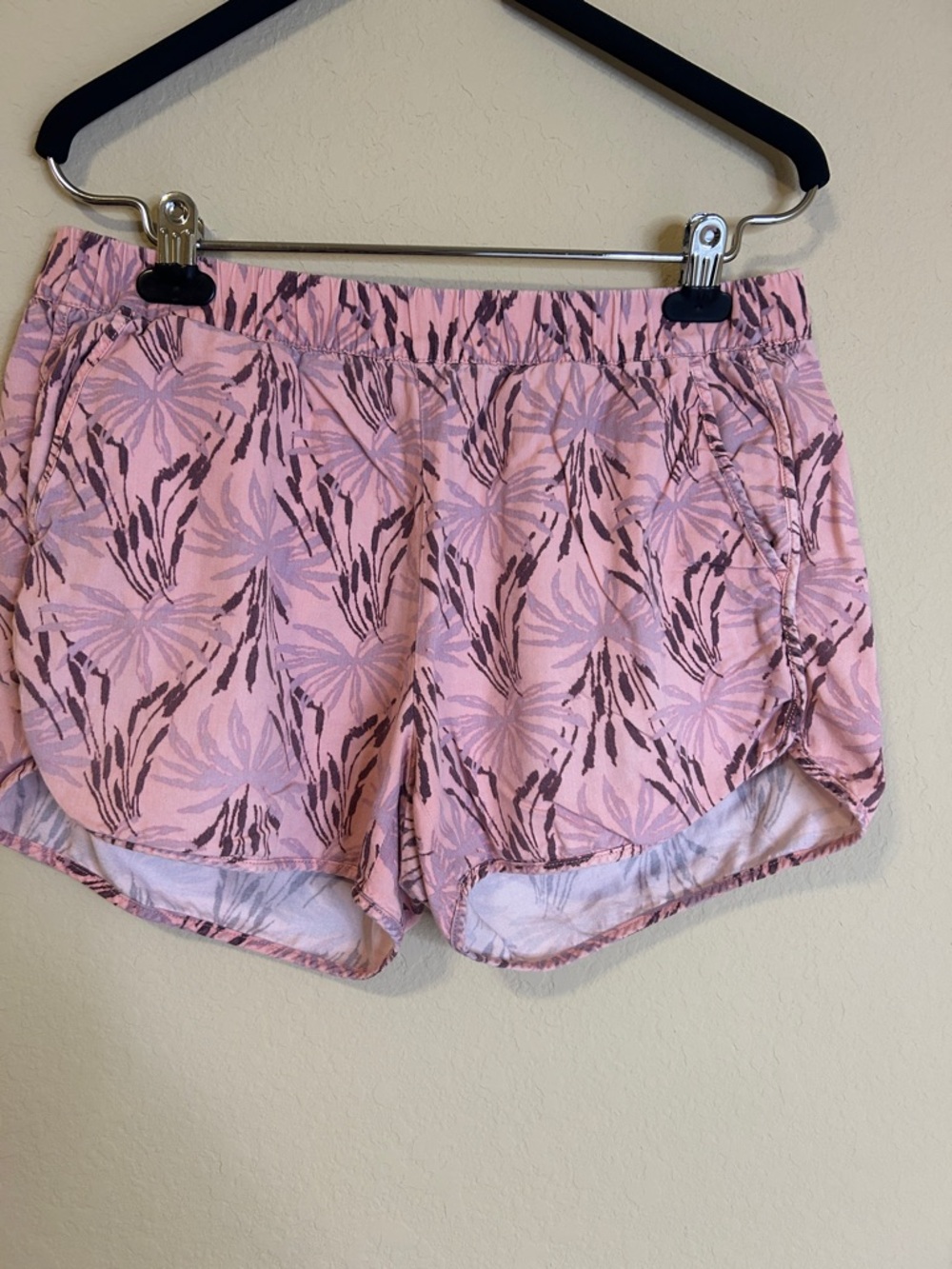 Madewell Pull On Shorts in the Oasis Palms Print Size S